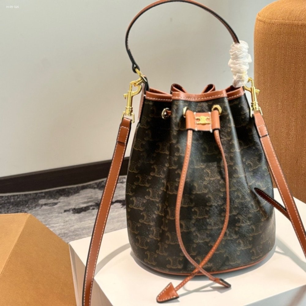 Ce1i*e Clara Triomphe Canvas Calfskin Brown 23Cm