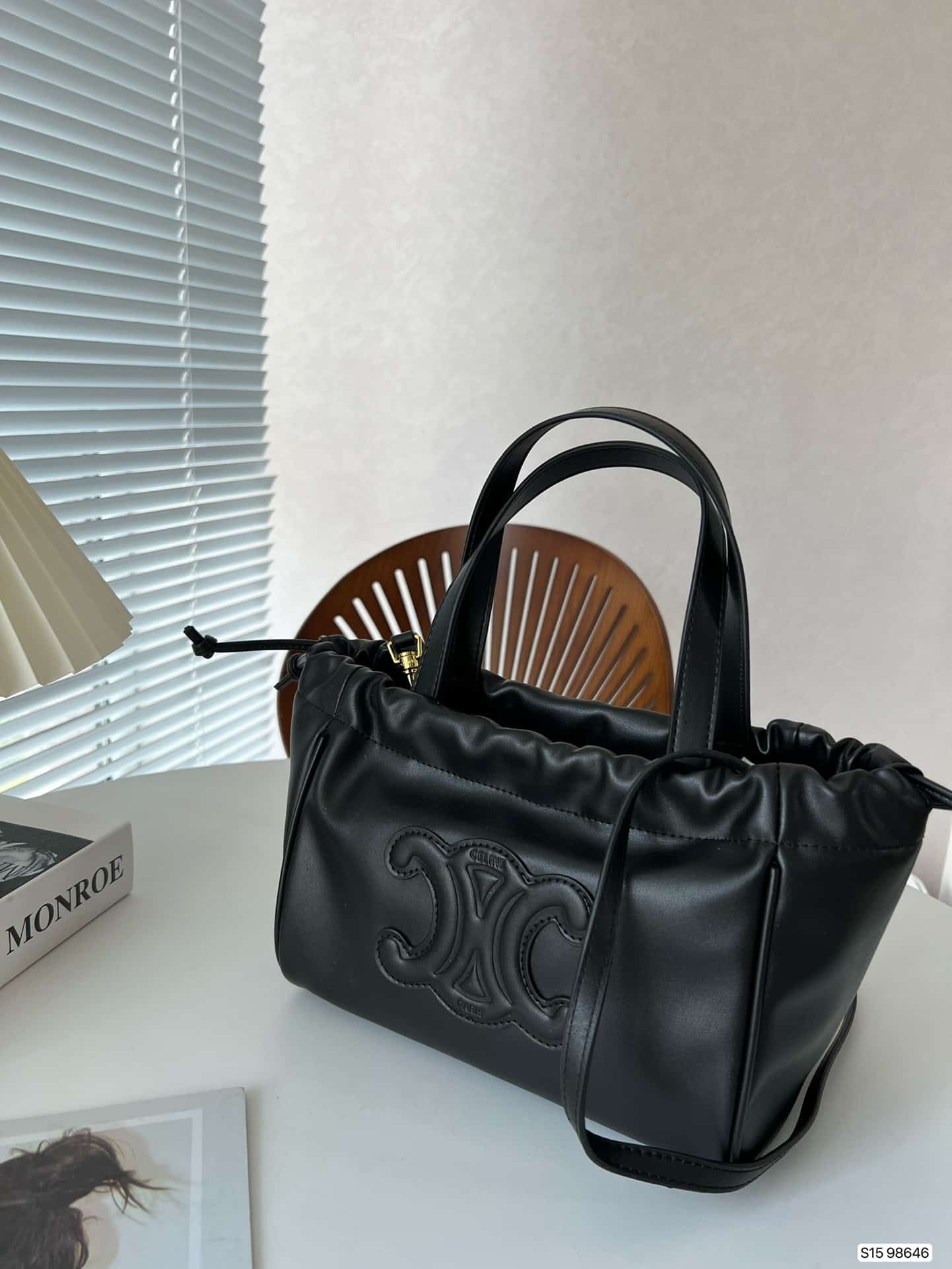 Ce1i*e Small Cabas Drawstring Cuir Triomphe In Smooth Calfskin Black 24Cm 111013Du338No