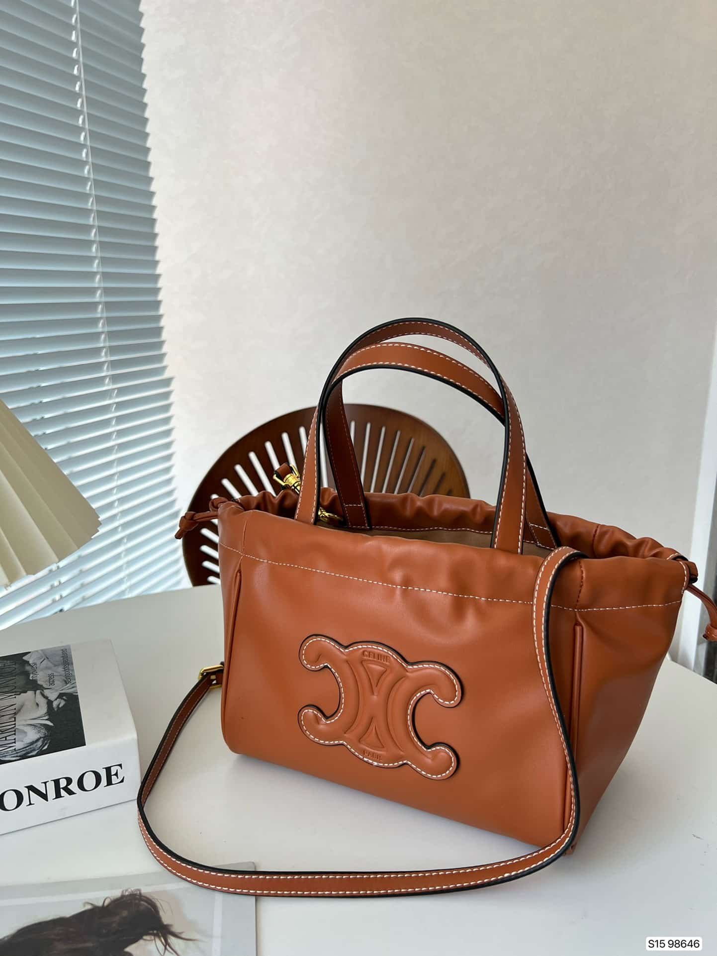 Ce1i*e Small Cabas Drawstring Cuir Triomphe In Smooth Calfskin Brown 24Cm 111013Du304Lu