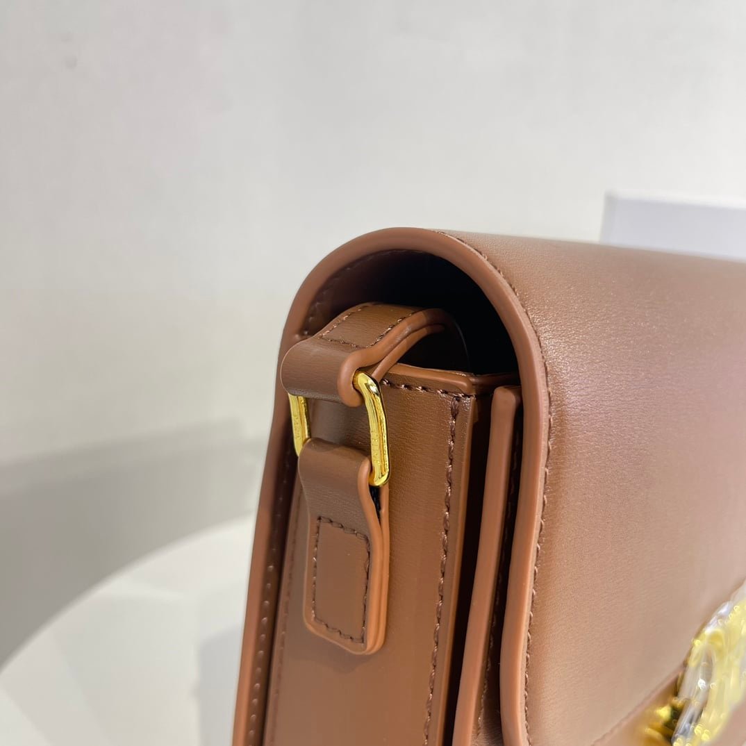Ce1i*e Teen Triomphe Bag In Shiny Calfskin Brown 18Cm