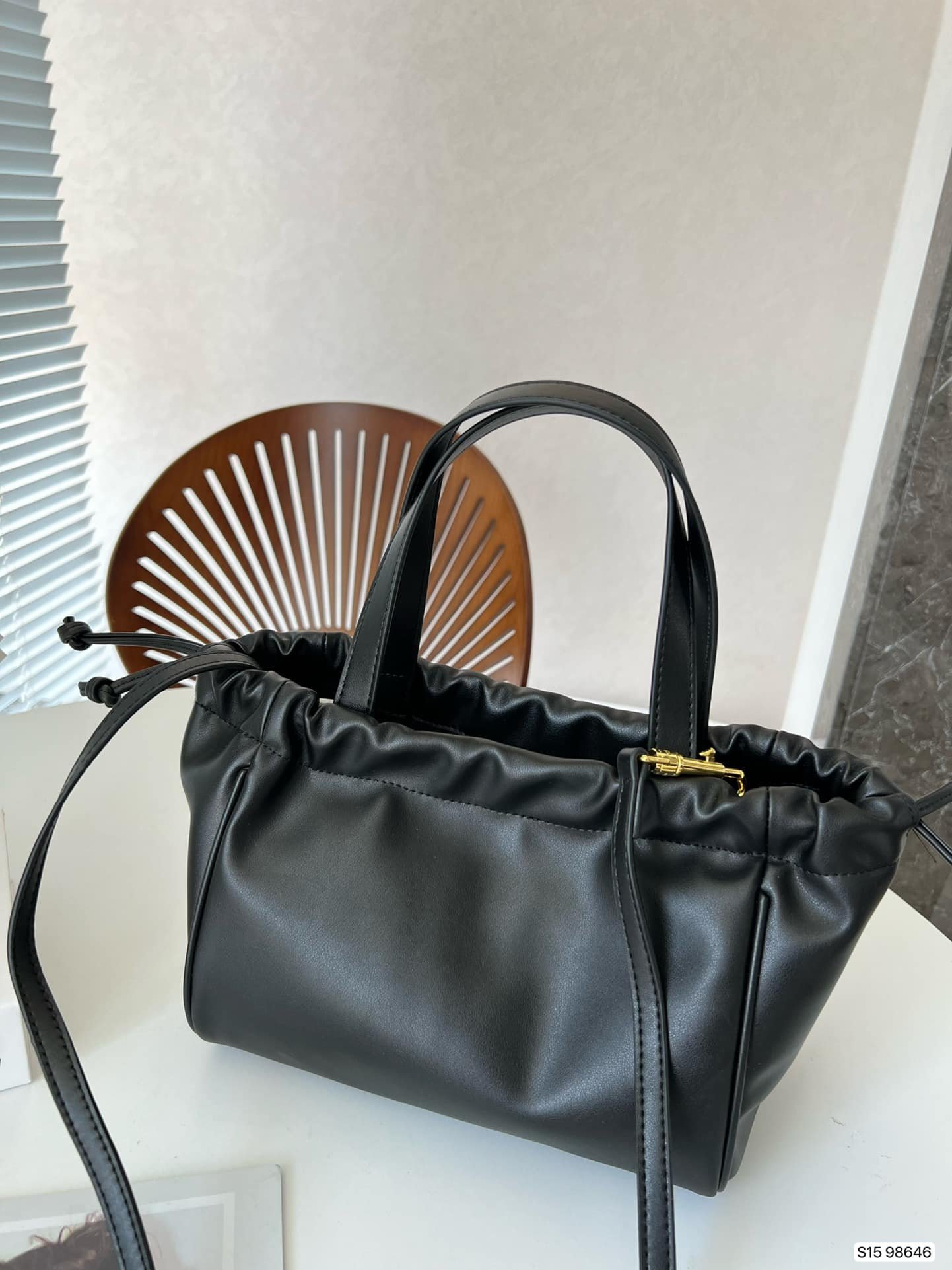 Ce1i*e Small Cabas Drawstring Cuir Triomphe In Smooth Calfskin Black 24Cm 111013Du338No