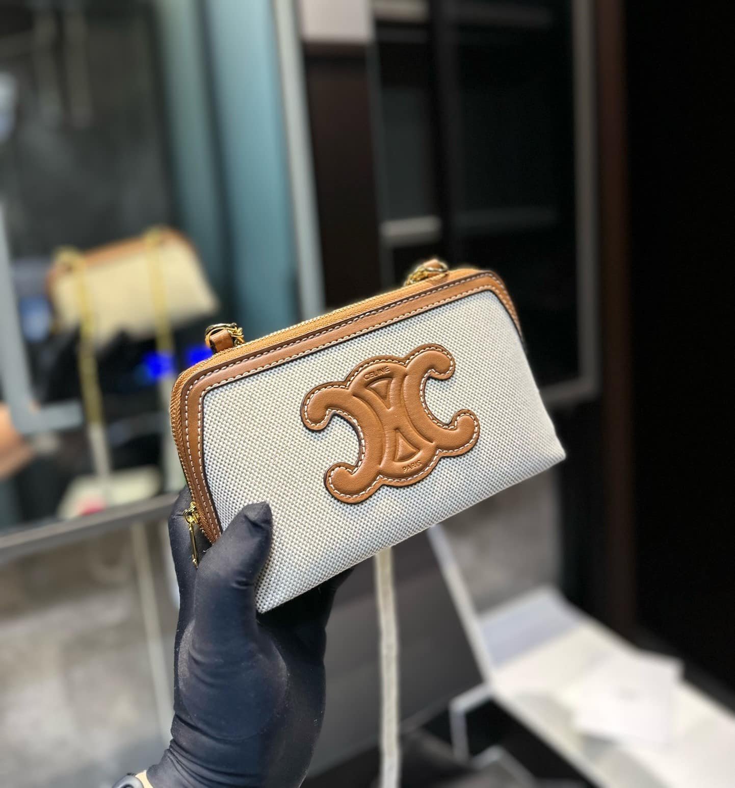 Ce1i*e Clutch On Chain Cuir Triomphe In Textile And Calfskin Natural Tan 17Cm