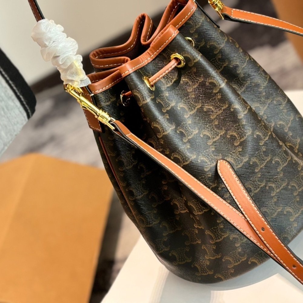 Ce1i*e Clara Triomphe Canvas Calfskin Brown 23Cm