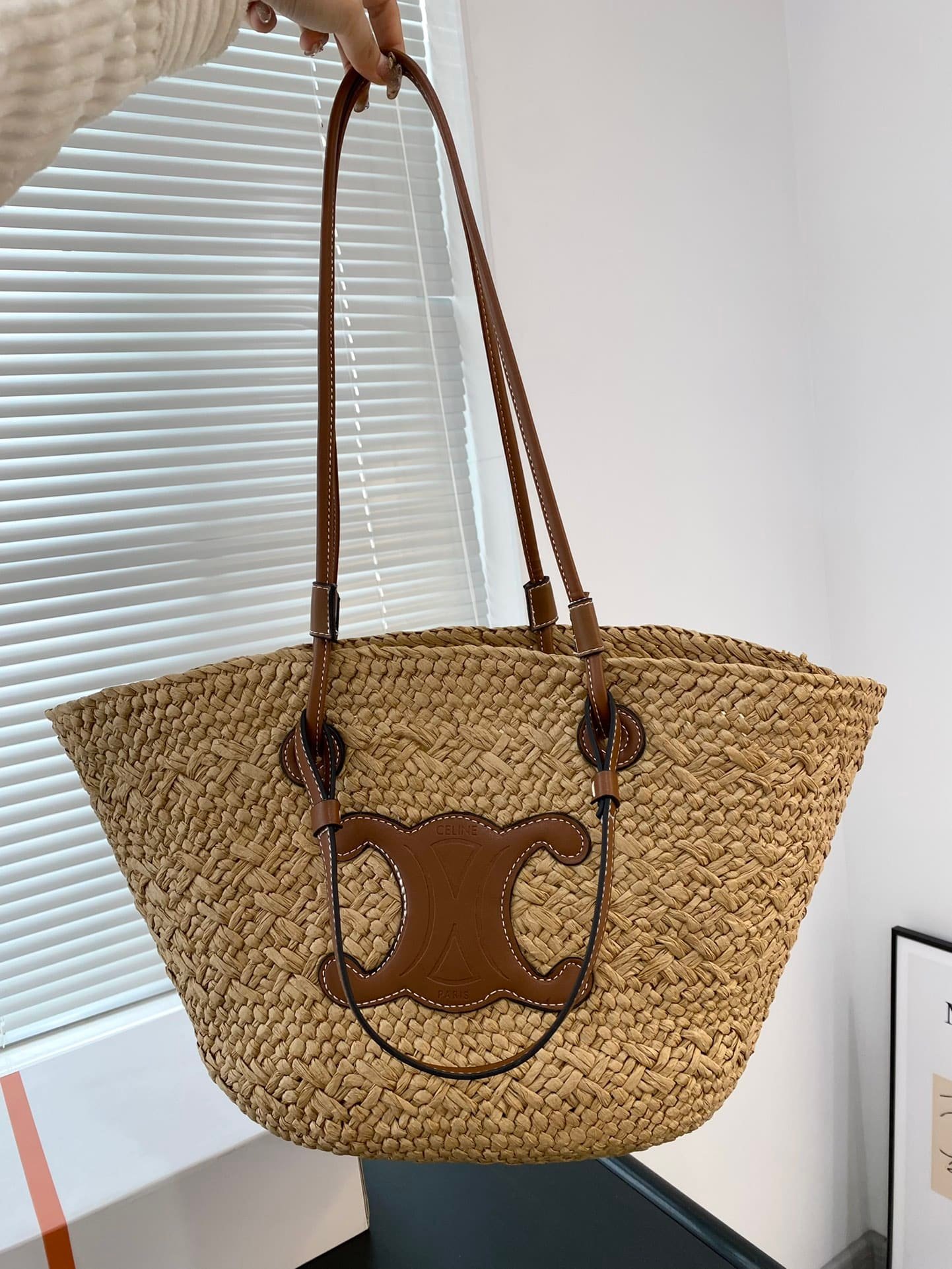 Ce1i*e Triomphe Panier In Raffia And Calfskin Tan 31Cm