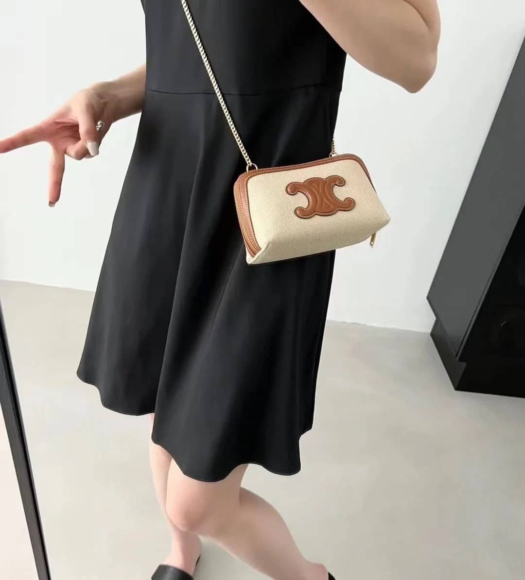 Ce1i*e Clutch On Chain Cuir Triomphe In Textile And Calfskin Natural Tan 17Cm