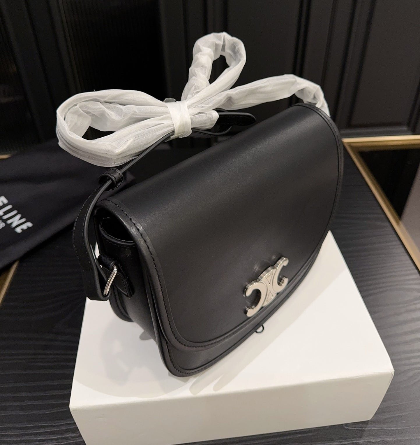 Ce1i*e Medium Besace Triomphe In S*pple Natural Black 22Cm 114453Fh1 38Si