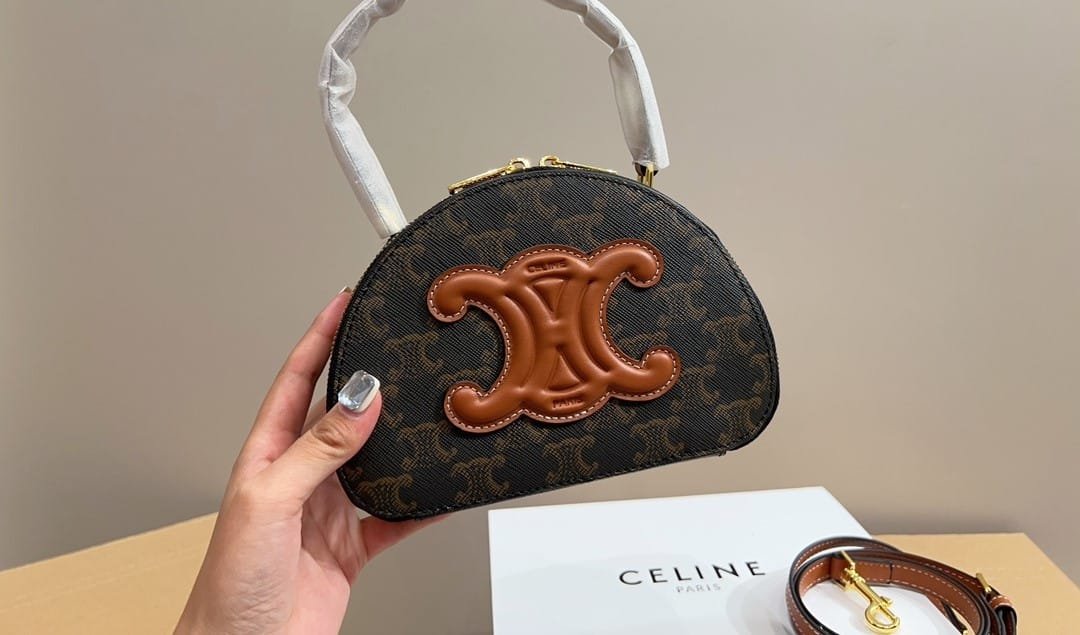 Ce1i*e Half Moon Case Cuir Triomphe In Triomphe Canvas And Calfskin Tan 18Cm 10K642Ecm 04Lu
