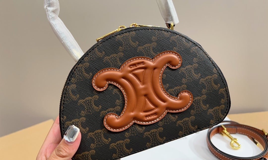 Ce1i*e Half Moon Case Cuir Triomphe In Triomphe Canvas And Calfskin Tan 18Cm 10K642Ecm 04Lu