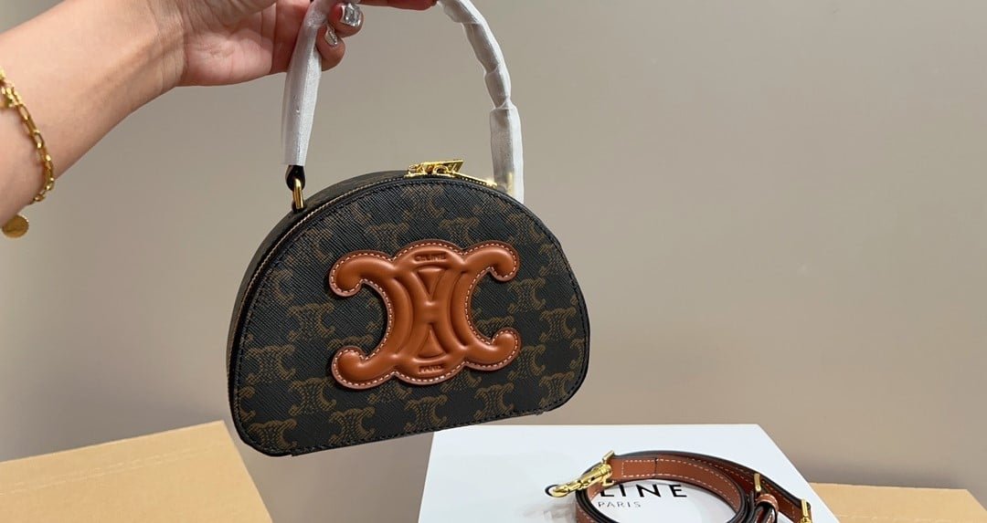 Ce1i*e Half Moon Case Cuir Triomphe In Triomphe Canvas And Calfskin Tan 18Cm 10K642Ecm 04Lu