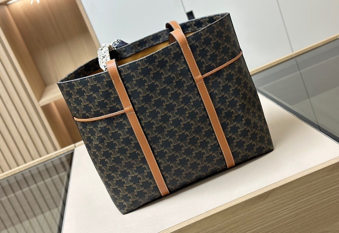 Ce1i*e Cabas Drawstring In Triomphe Canvas And Calfskin Black 36Cm 113722Bzj 04Lu