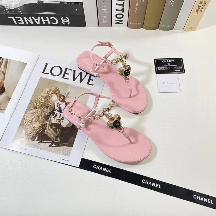 Ch**el Shiny Pearl Crystal Cc Heart Thong Sandals Light Pink