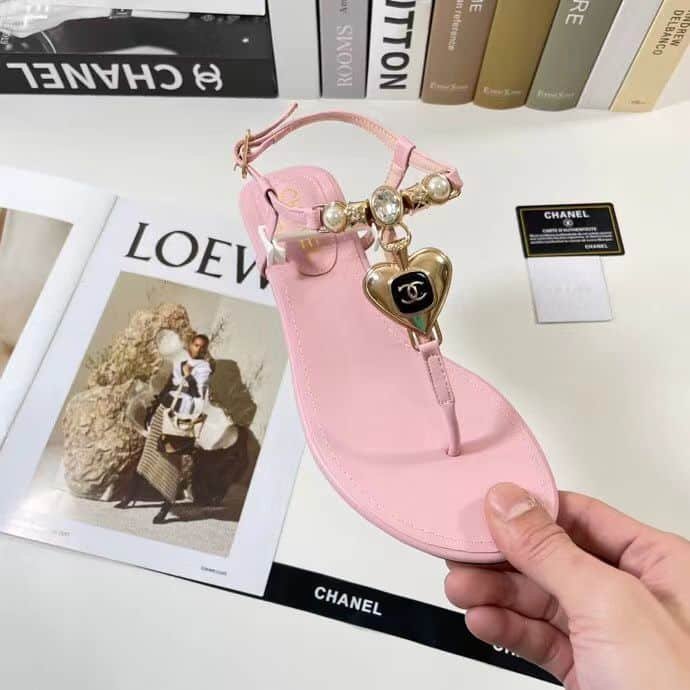 Ch**el Shiny Pearl Crystal Cc Heart Thong Sandals Light Pink