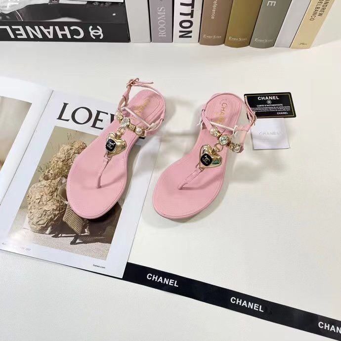 Ch**el Shiny Pearl Crystal Cc Heart Thong Sandals Light Pink