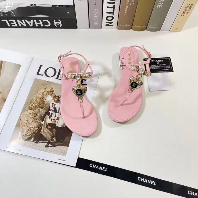 Ch**el Shiny Pearl Crystal Cc Heart Thong Sandals Light Pink