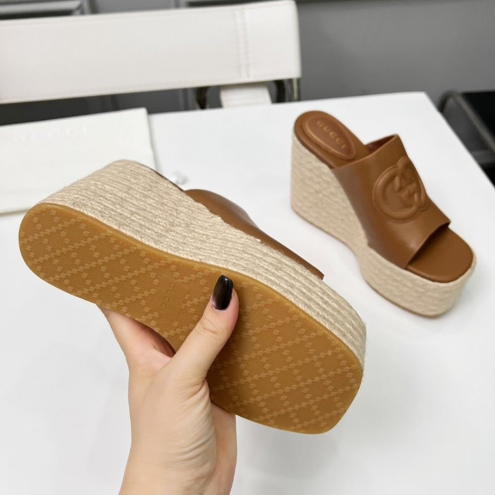Gvc*1 Women’s Interlocking G Sandal Brown 817212 Ap0B0 2712