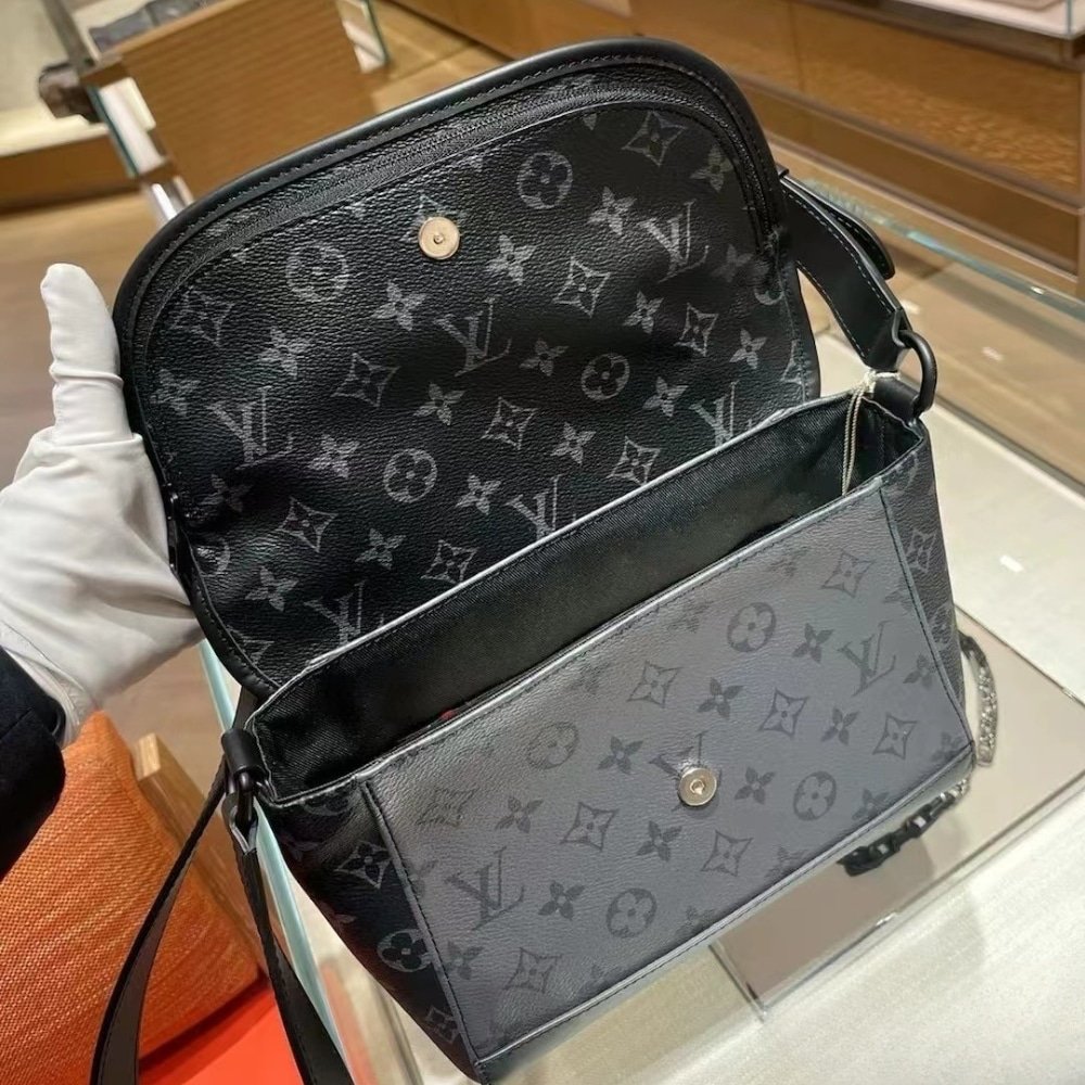 [S*per Vip 1:1] L0vis Vvtt0n Pulse Messenger Bag Monogram Black 26Cm M12681