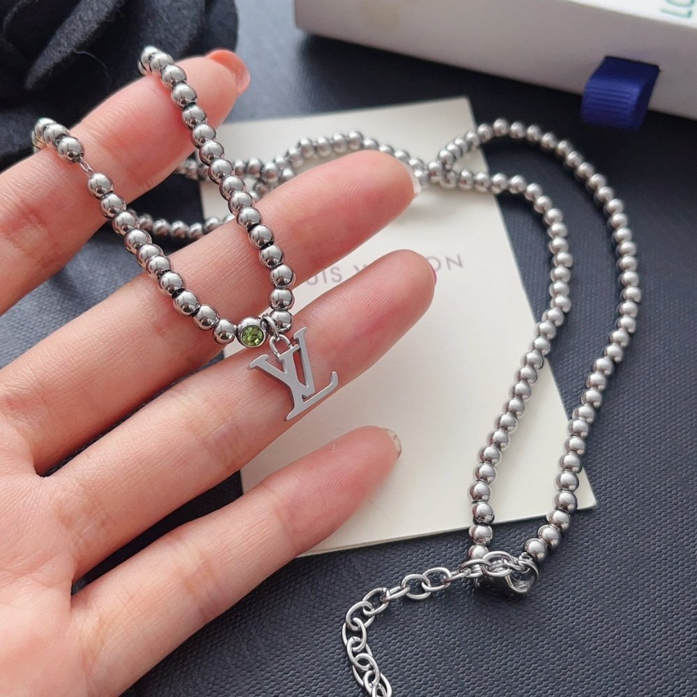 L0vis Vvtt0n Nano Beads Necklace In Silver Tone