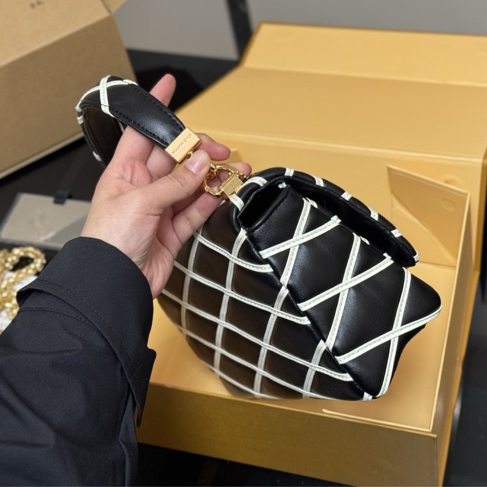L0vis Vvtt0n Go 14 PM Black And White 23Cm M14849