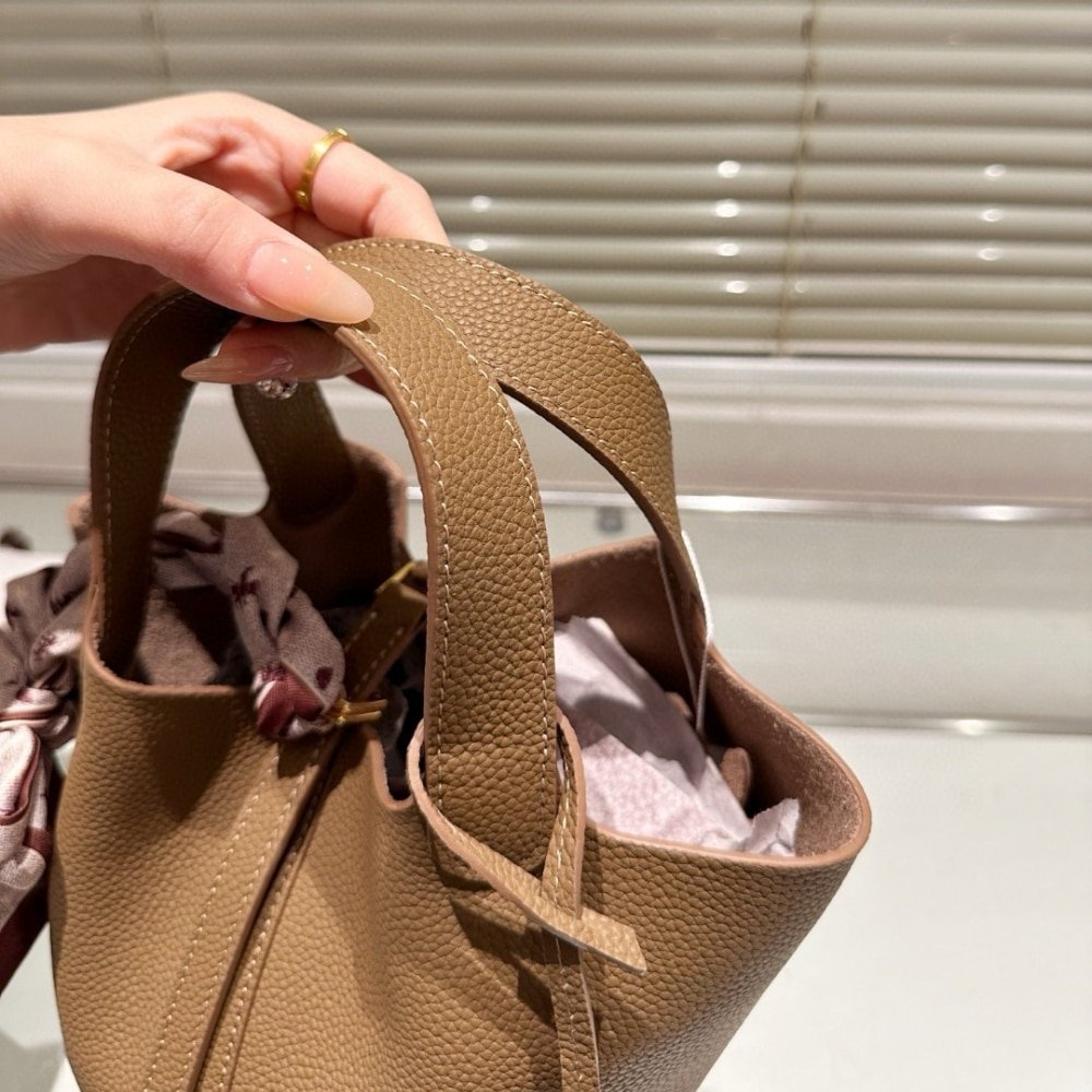 H**me5 Picotin Lock 18 Bag Etoupe With Gold 18Cm H056289Cc18
