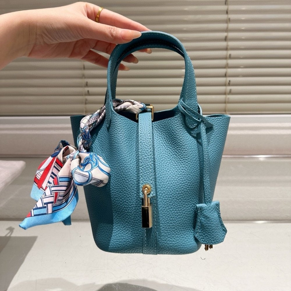 H**me5 Picotin Lock 18 Bag Blue With Gold 18Cm