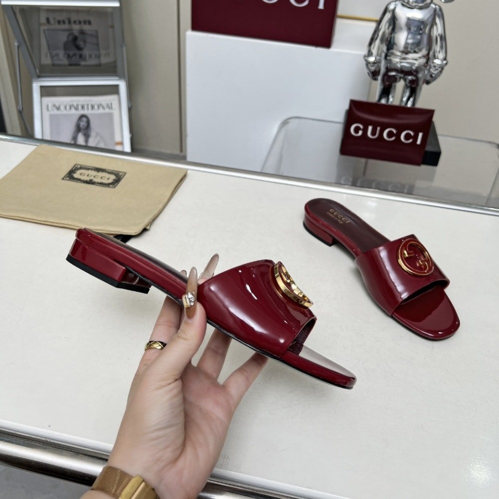 Gvc*1 Women Round Interlocking G Sandal In Burgundy 820860 Bnc00 6207