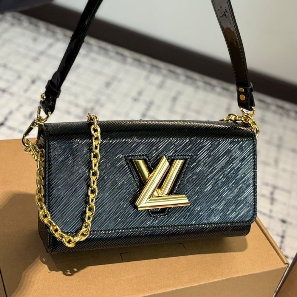 L0vis Vvtt0n Twist West Bag Epi Black 23Cm M24549