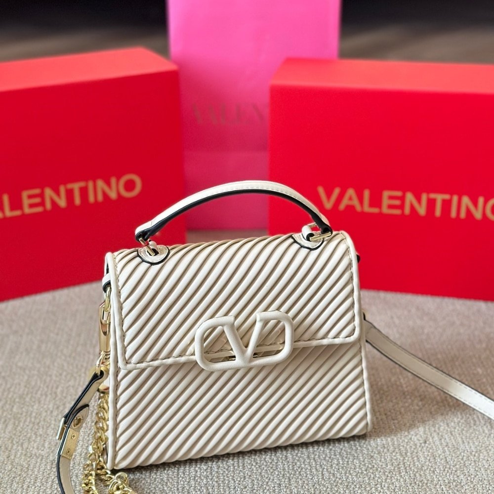 Va1e*ntin0 Garavani Small Vsling Handbag White 20Cm