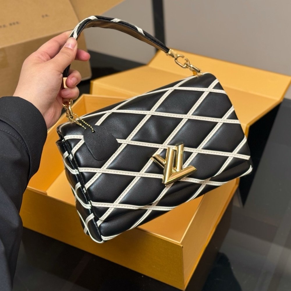 L0vis Vvtt0n Go 14 PM Black And White 23Cm M14849