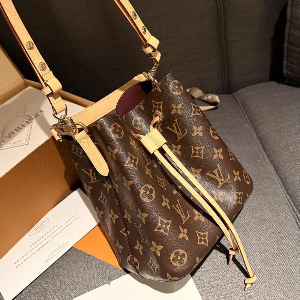 L0vis Vvtt0n Néonoé BB Bag Monogram Brown 20Cm M46581