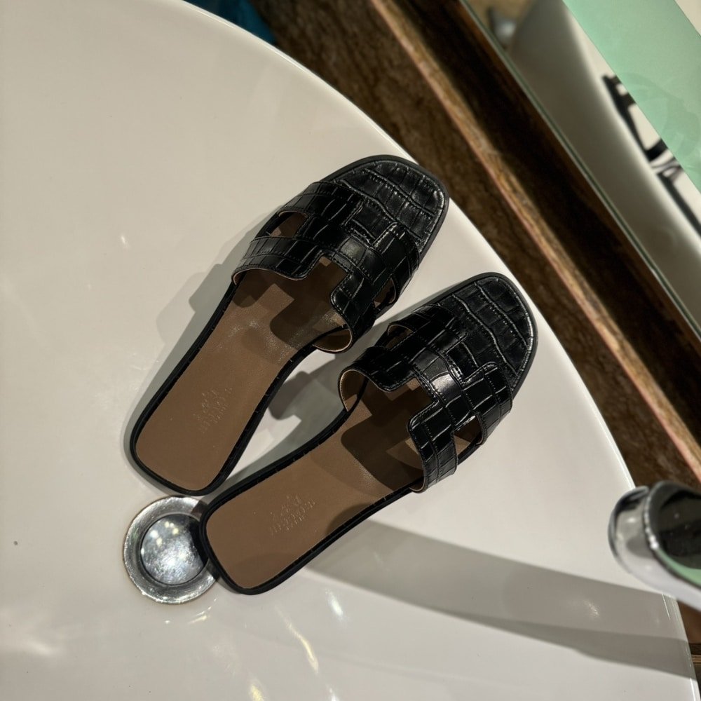 H**me5 Oran Sandal Alligator In Black H001089Z 01360