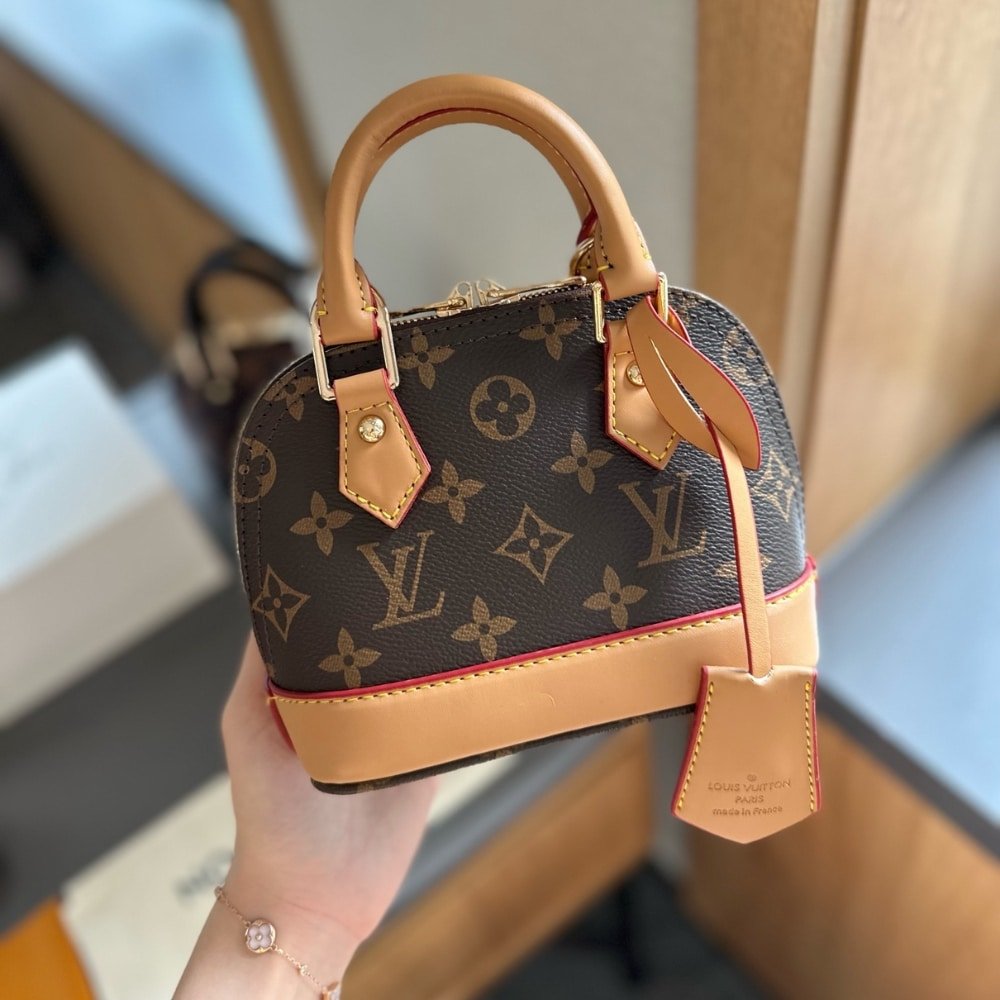 L0vis Vvtt0n Alma Nano Bag Monogram Brown 18Cm M82717