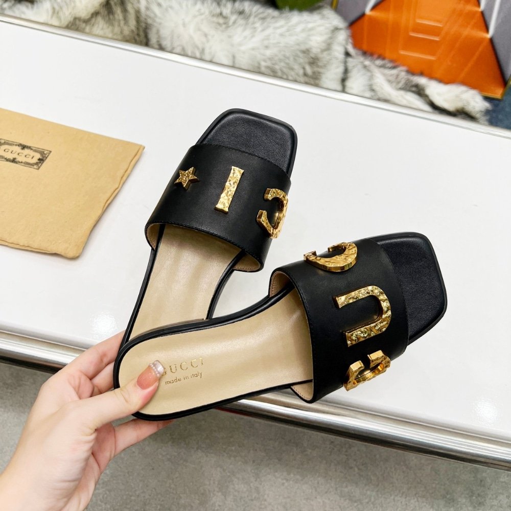 Gvc*1 Women’s Logo Embellished Slide Sandals Black