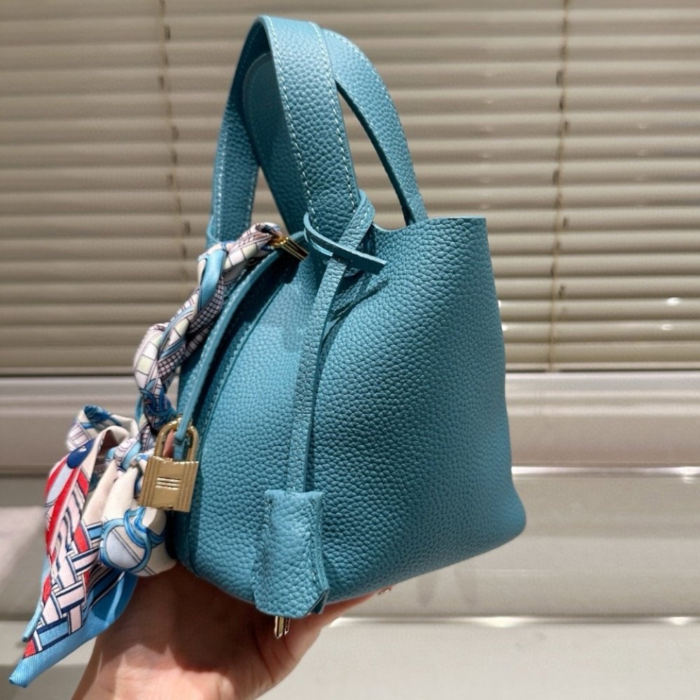 H**me5 Picotin Lock 18 Bag Blue With Gold 18Cm