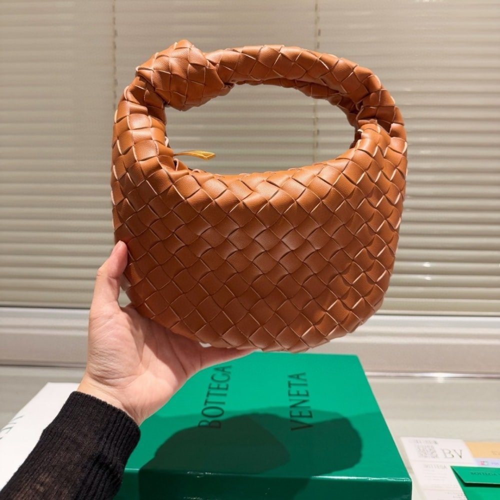 B0tt*ga Ven*ta Mini Jodie Bag In Caramel 26Cm 651876Vcpp59830