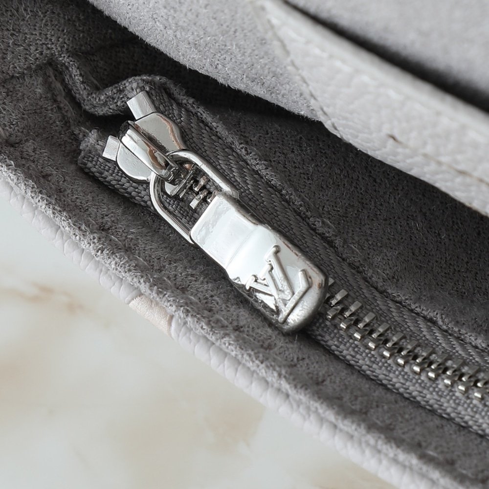 L0vis Vvtt0n Wallet On Chain Ivy Brume Gray 23Cm M14225