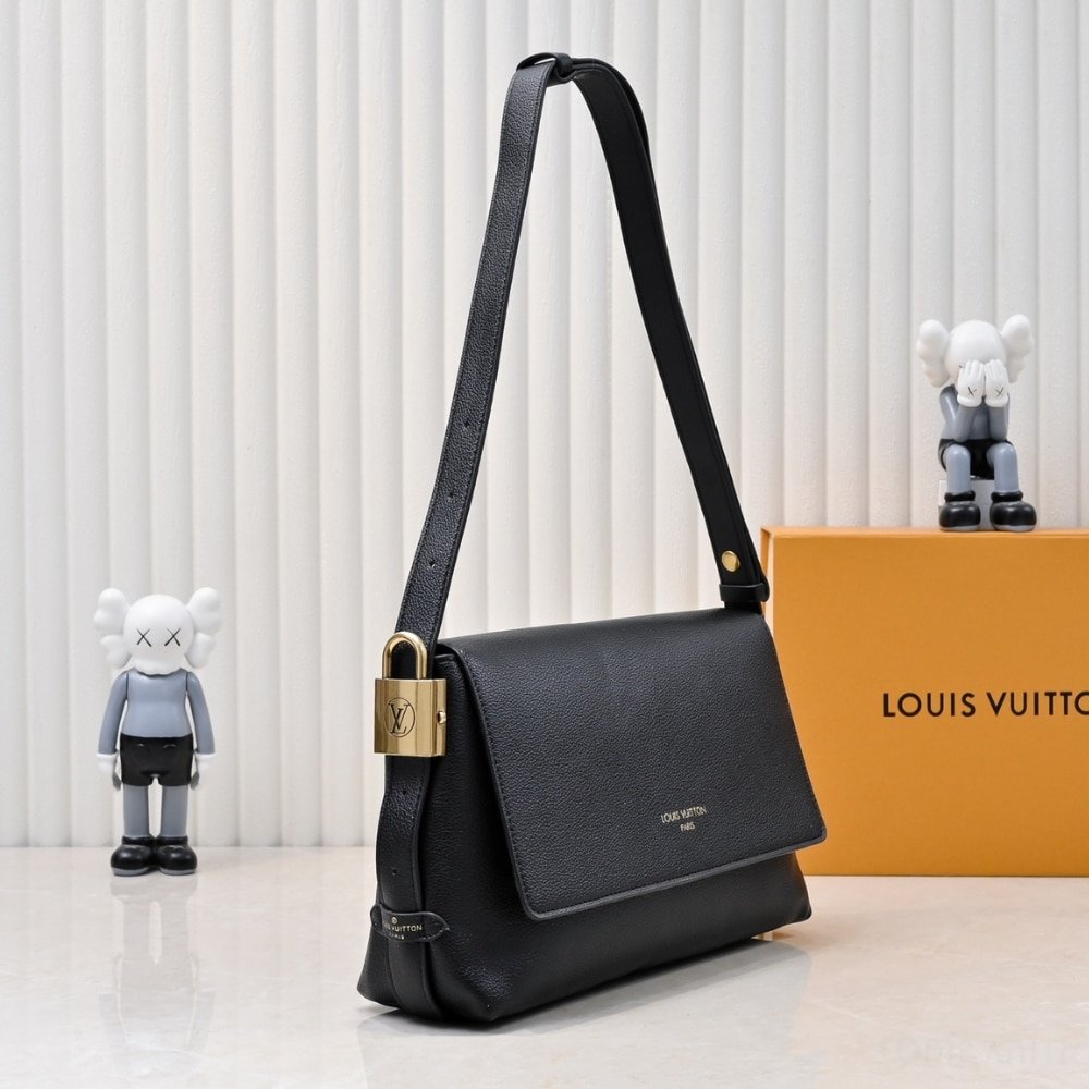 L0vis Vvtt0n Low Key Messenger Black 30Cm M13148