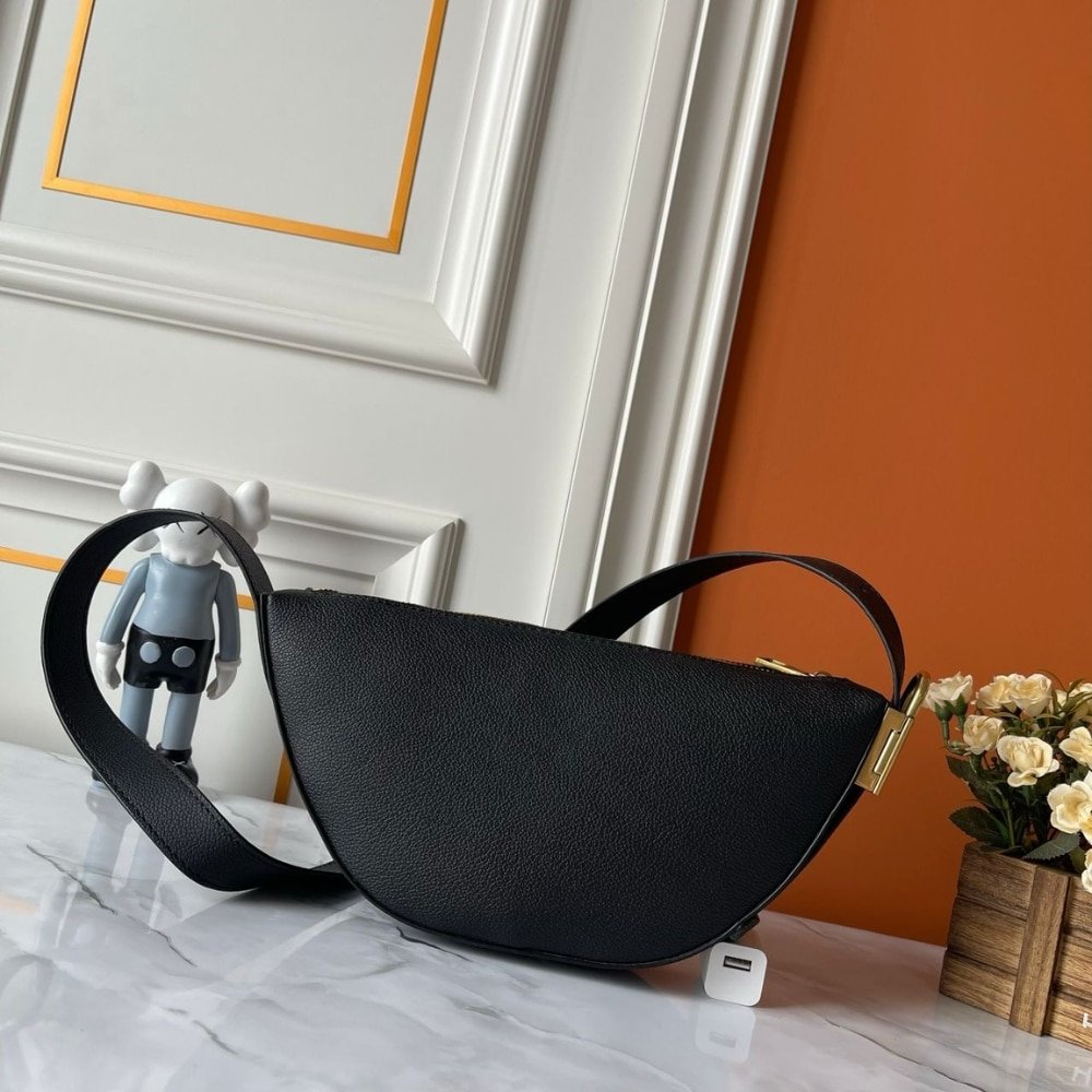 L0vis Vvtt0n Low Key Bumbag Black 28Cm M11429