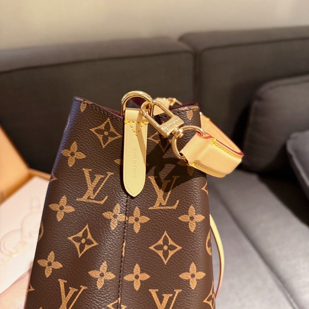 L0vis Vvtt0n Néonoé BB Bag Monogram Brown 20Cm M46581