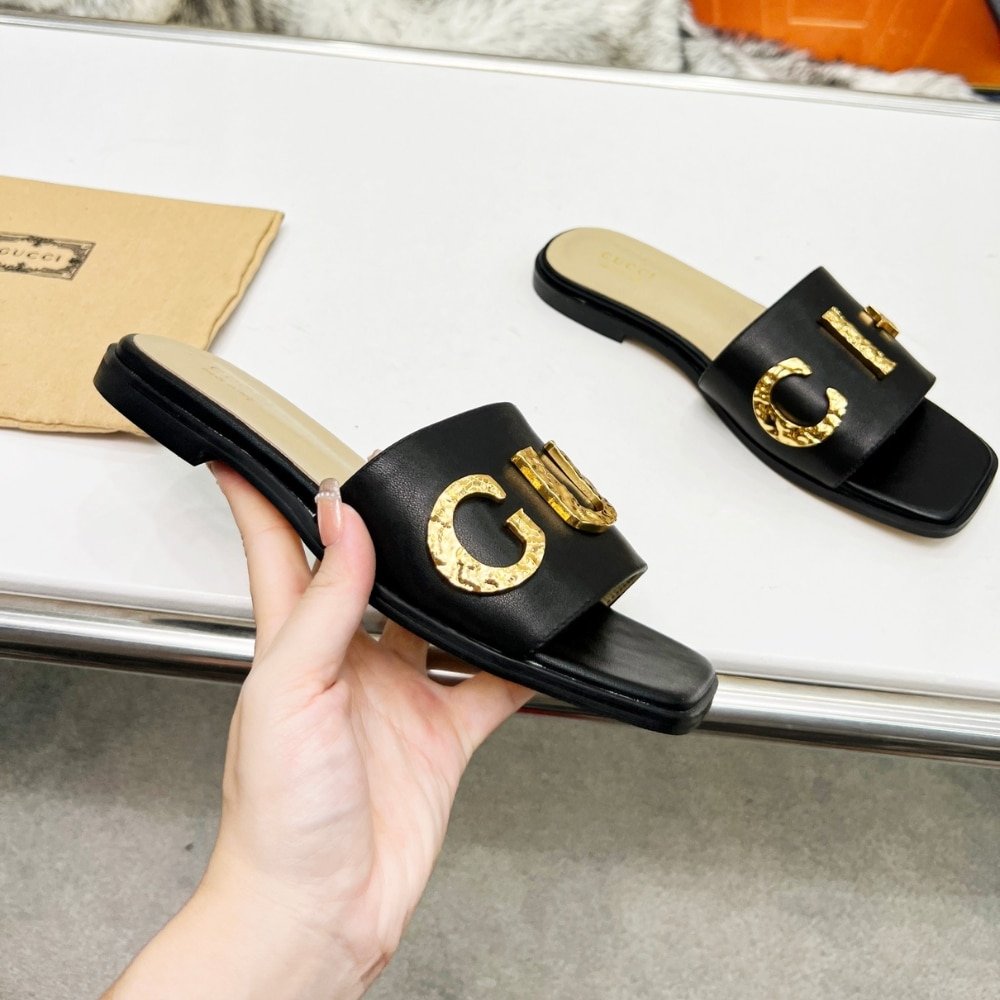 Gvc*1 Women’s Logo Embellished Slide Sandals Black