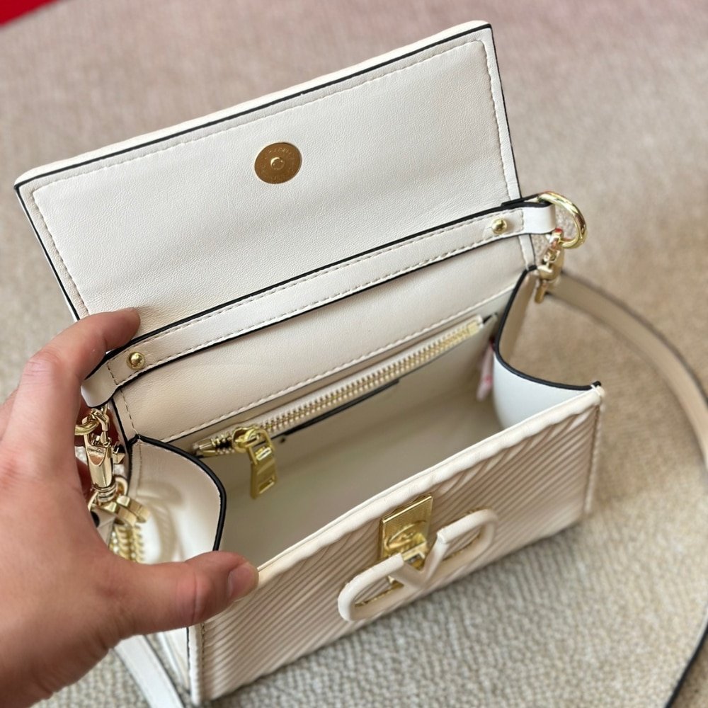 Va1e*ntin0 Garavani Small Vsling Handbag White 20Cm