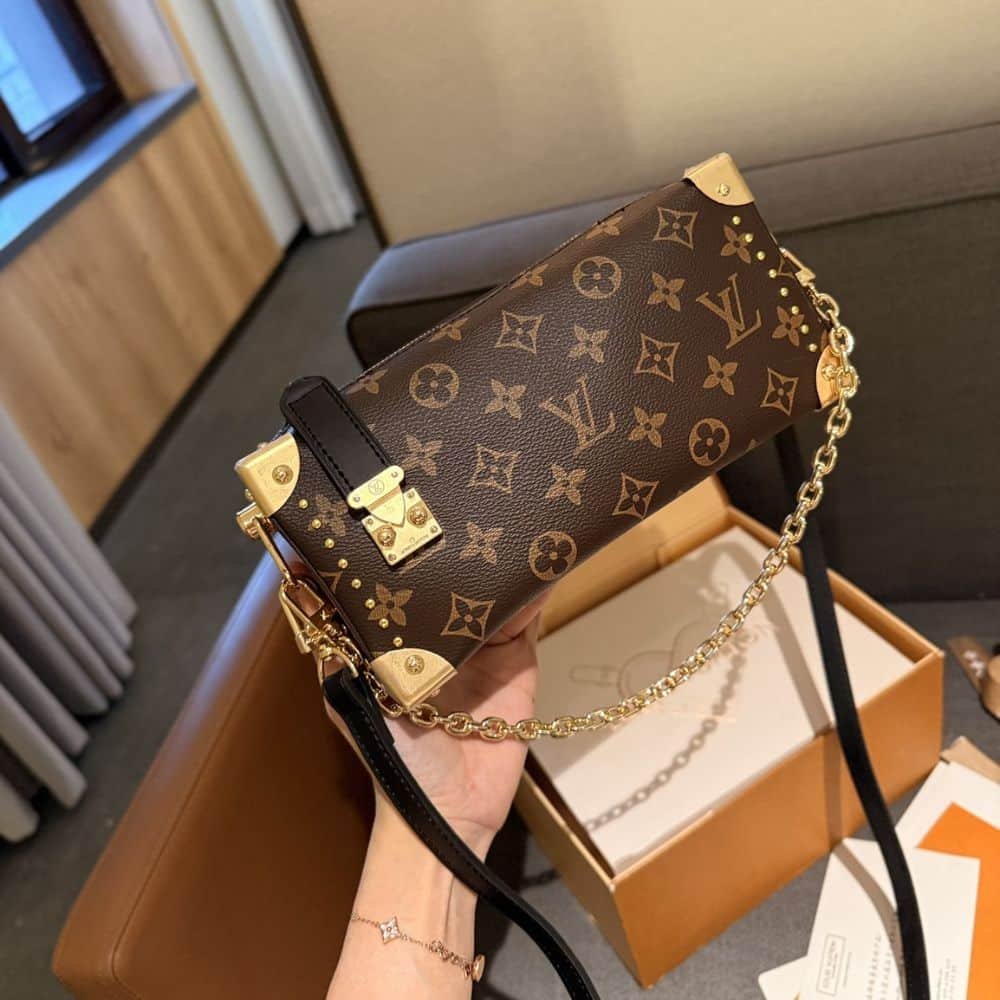 L0vis Vvtt0n Slim Trunk Bag Monogram Brown 23Cm M13147
