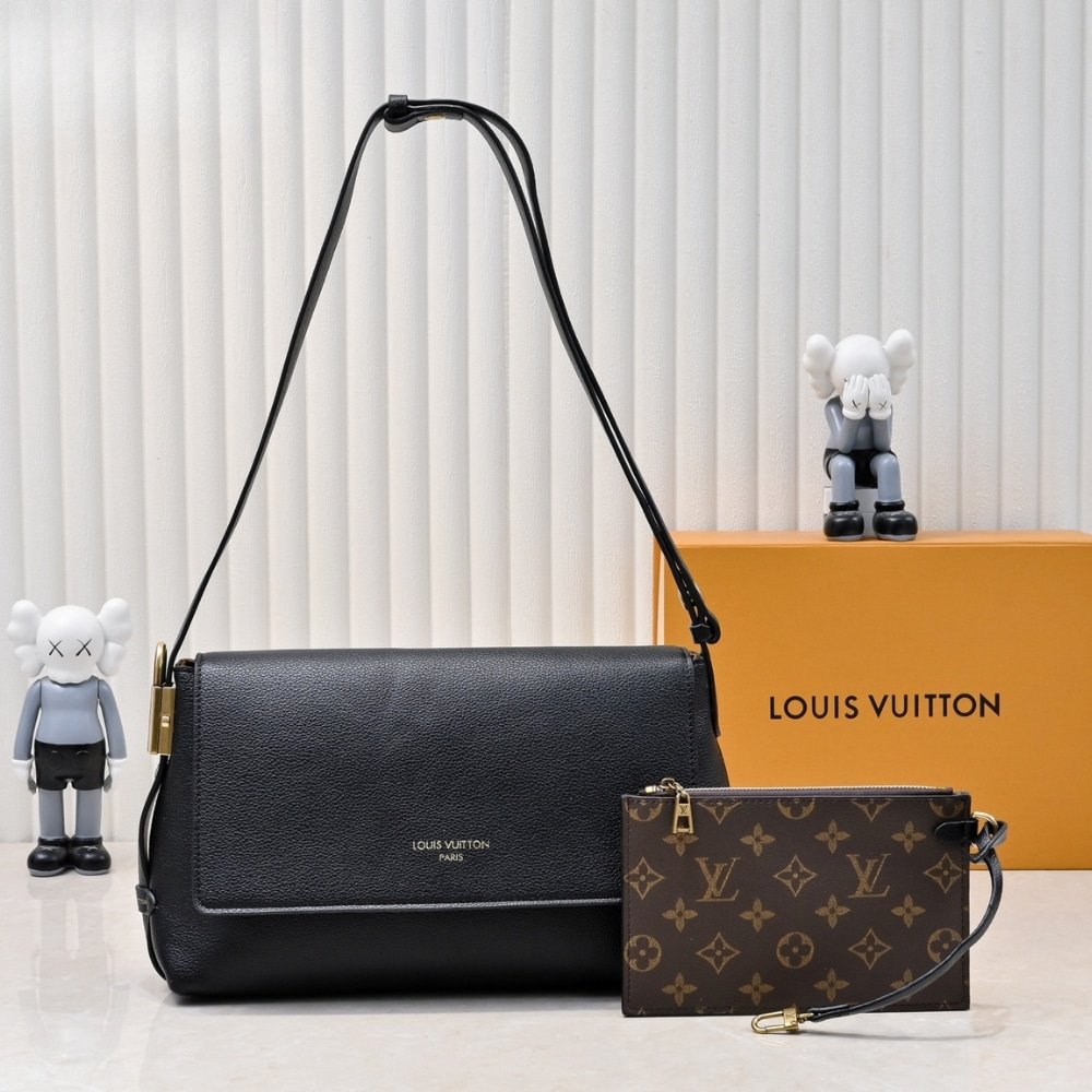 L0vis Vvtt0n Low Key Messenger Black 30Cm M13148