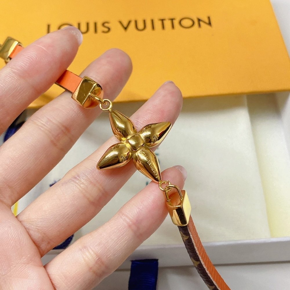 L0vis Vvtt0n L0visette Bracelet Monogram Brown M8665Z