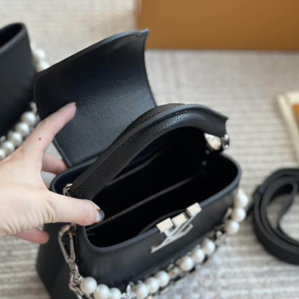 L0vis Vvtt0n Capucines Mini Bag Black 20Cm M11908