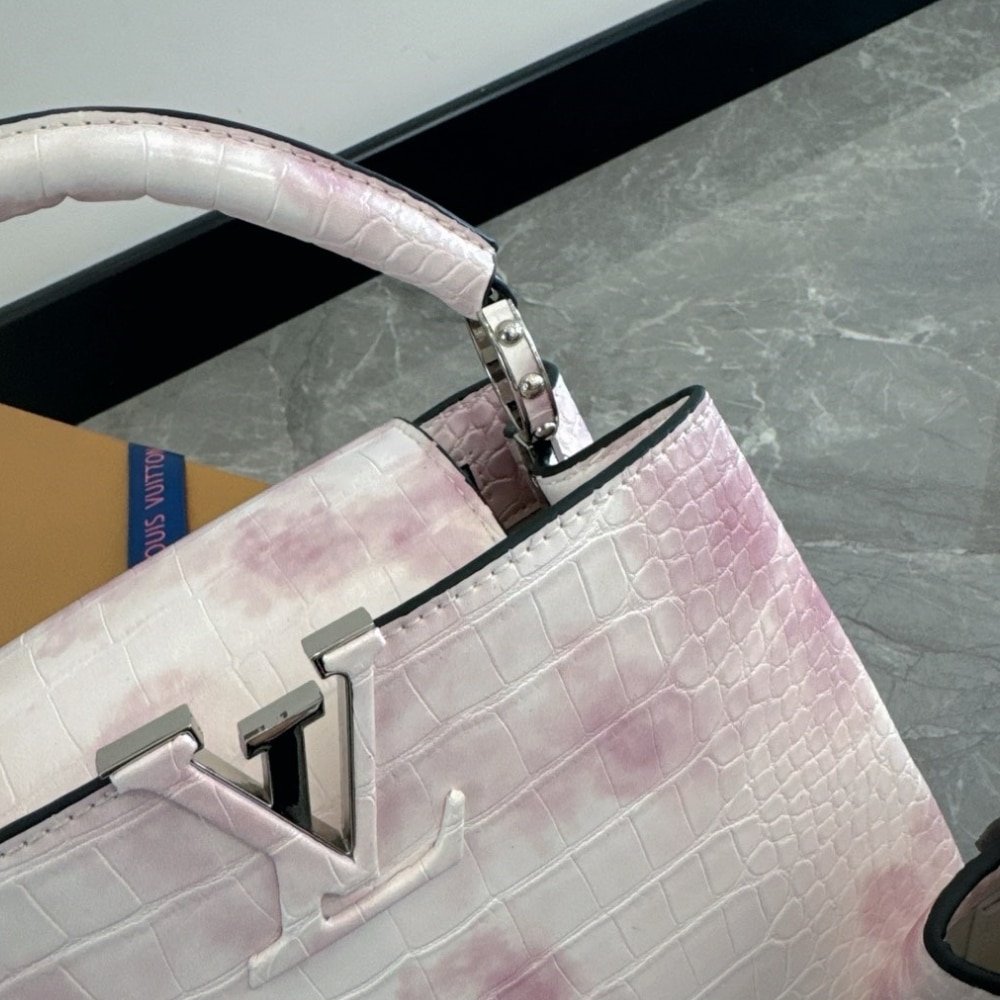 L0vis Vvtt0n Capucines BB Bag Pink And White 27Cm