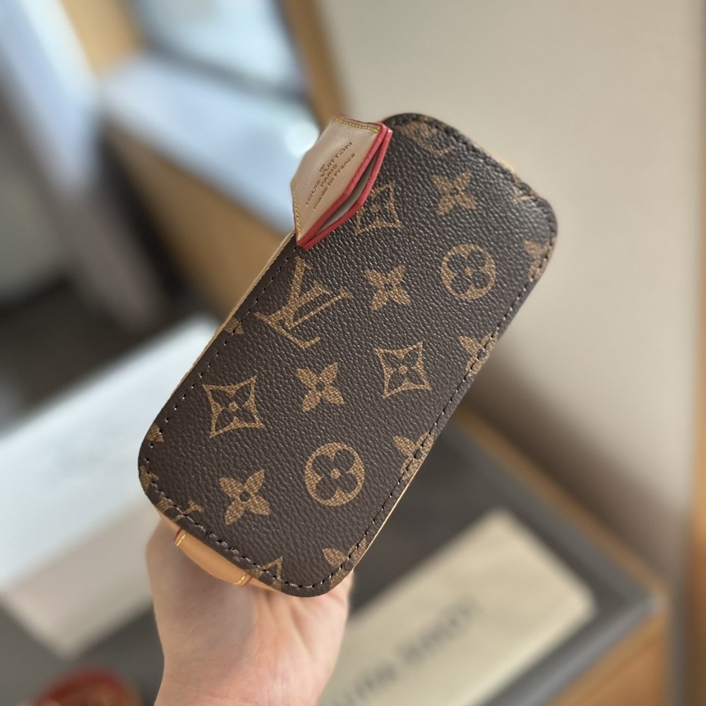 L0vis Vvtt0n Alma Nano Bag Monogram Brown 18Cm M82717