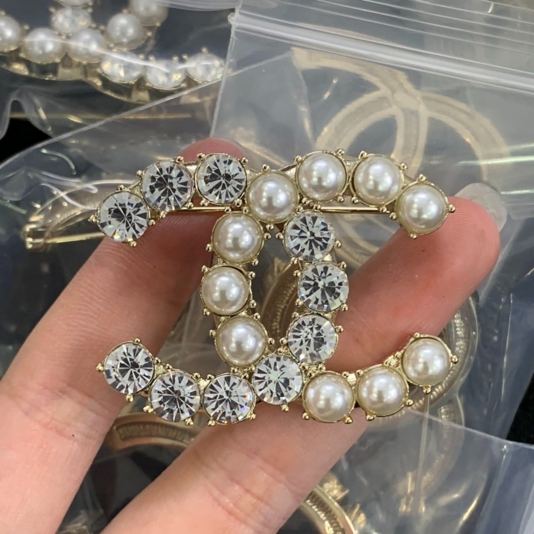 Ch**el Cocomark Brooch Double C With D1am0nd And Pearl Ab4734