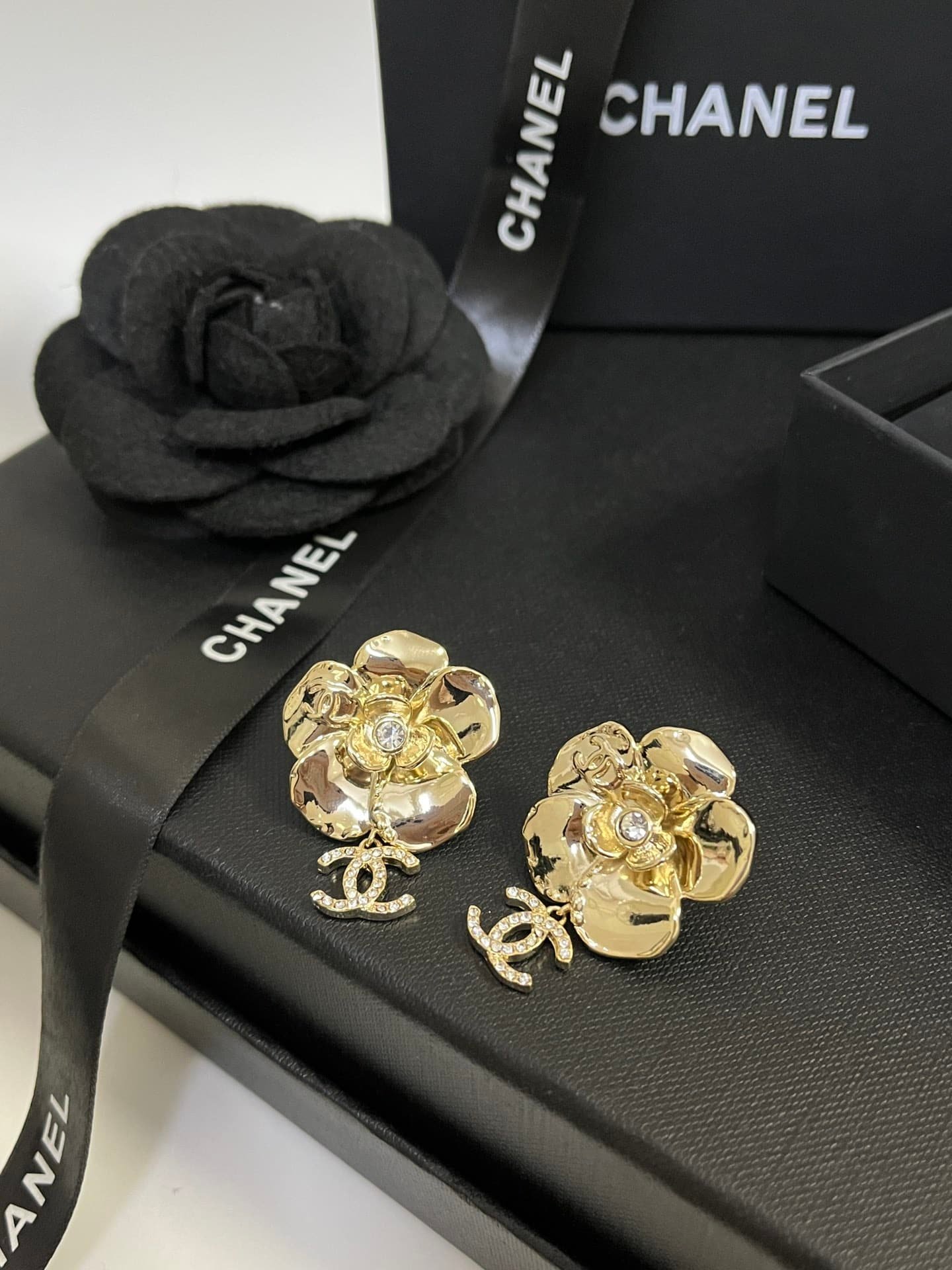 Ch**el Cc Flower Earrings With Crystal Gold
