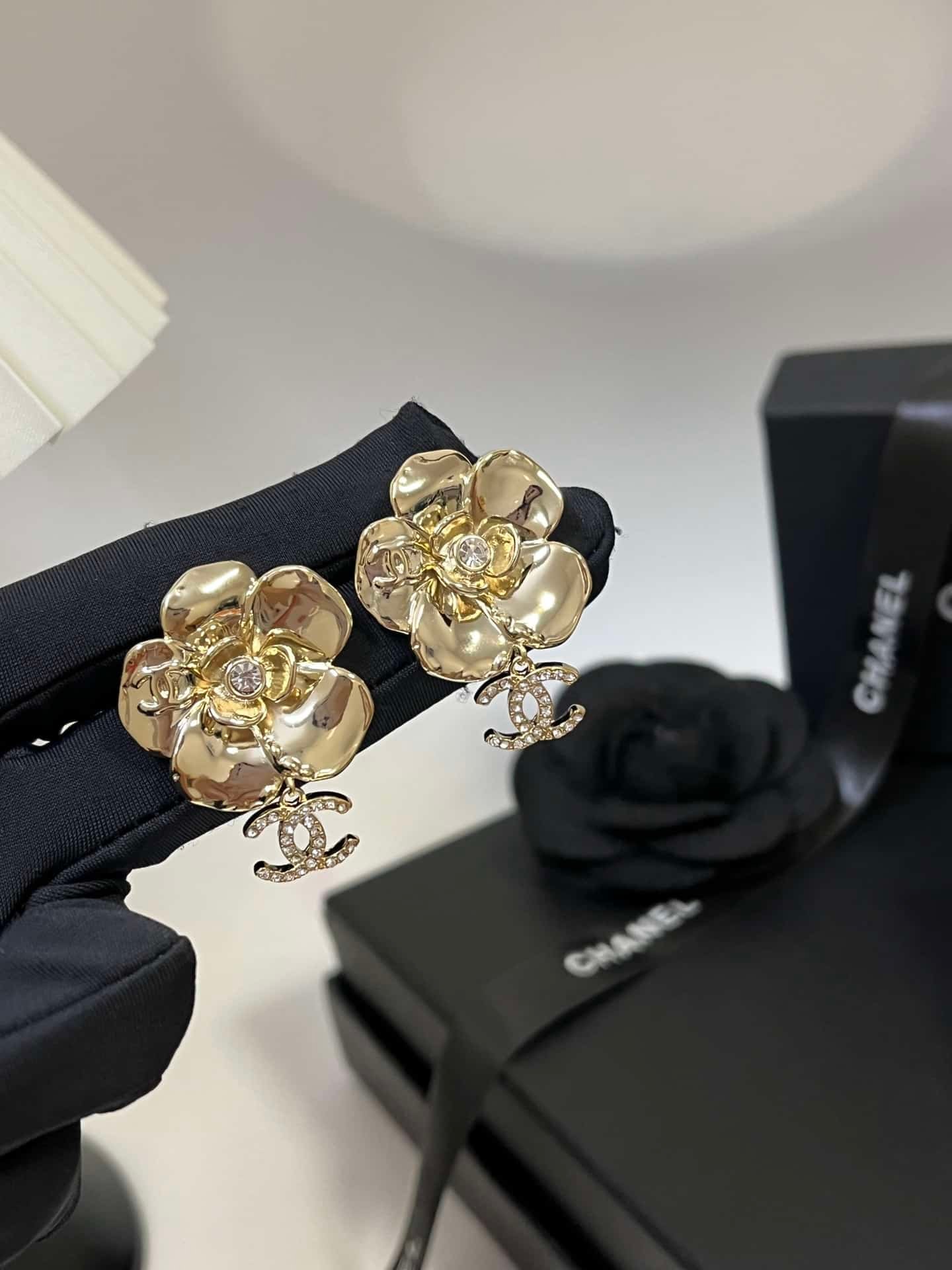 Ch**el Cc Flower Earrings With Crystal Gold