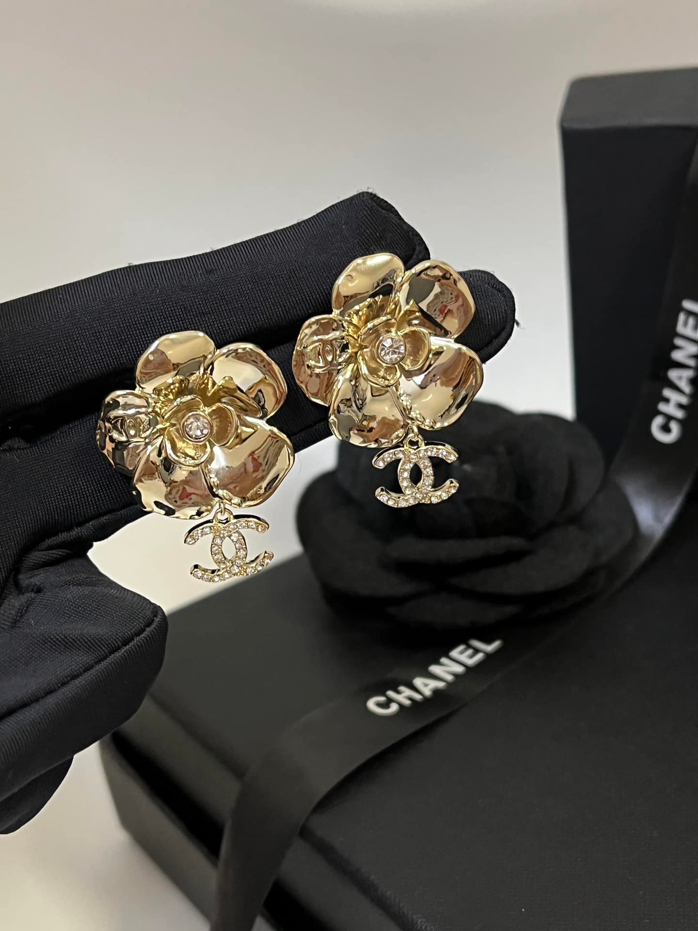 Ch**el Cc Flower Earrings With Crystal Gold